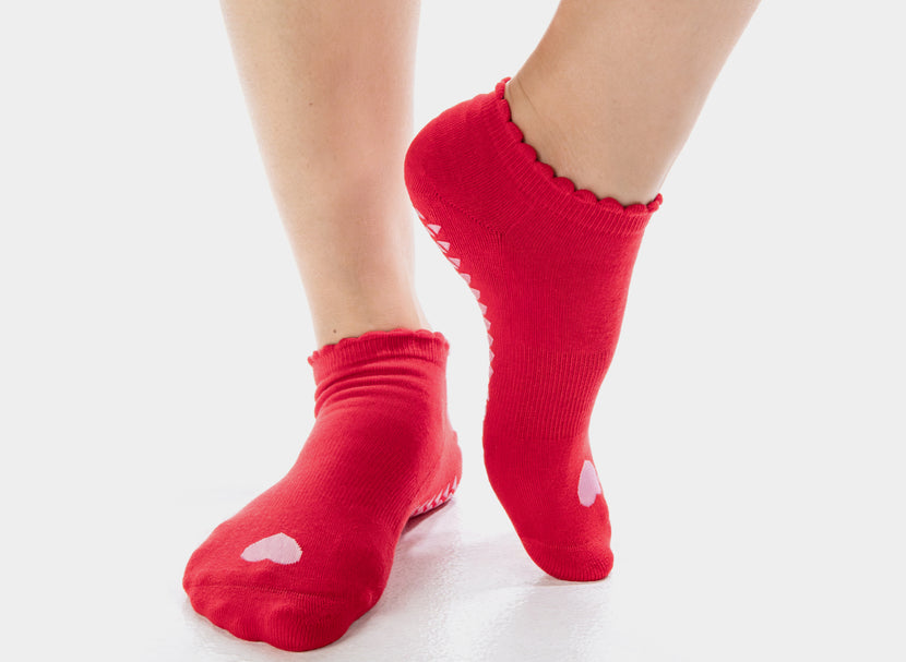 Women’s heart grip socks - red