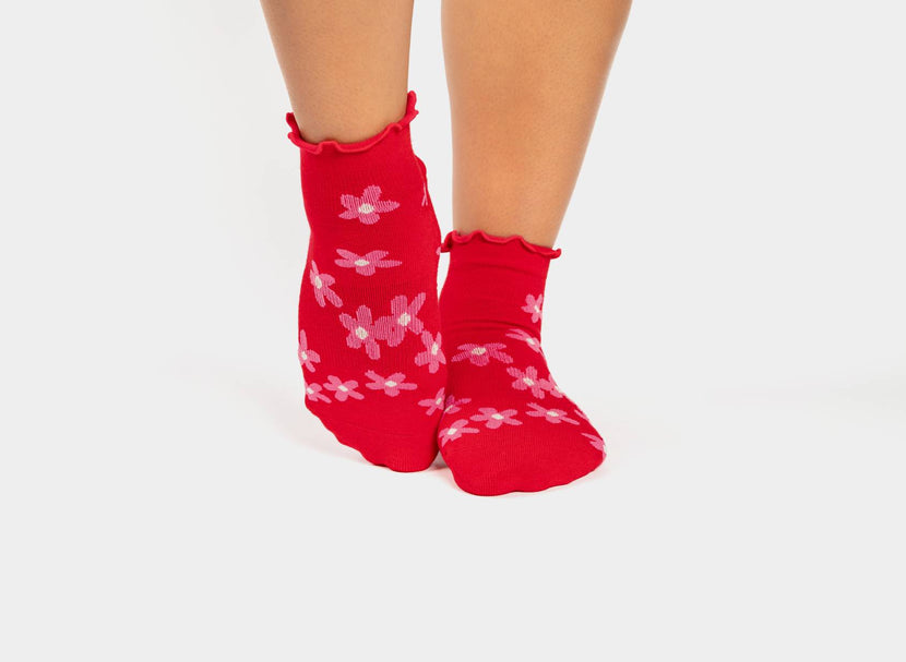 bloom quarter - red socks - ankle socks | caption::Bloom Quarter Socks